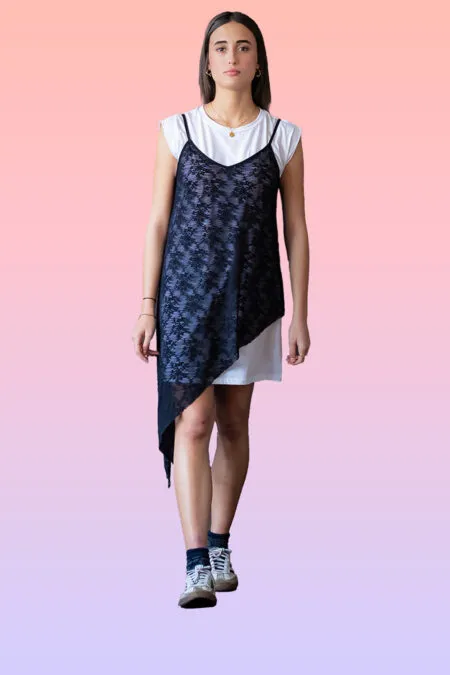 ABITO ASIMMETRICO IN PIZZO + T-SHIRT KIKISIX