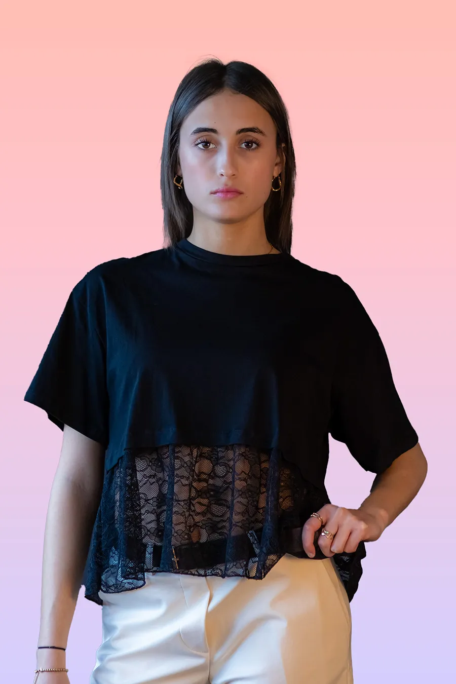 T-SHIRT CROP CON PIZZO SOTTO KIKISIX - immagine 4