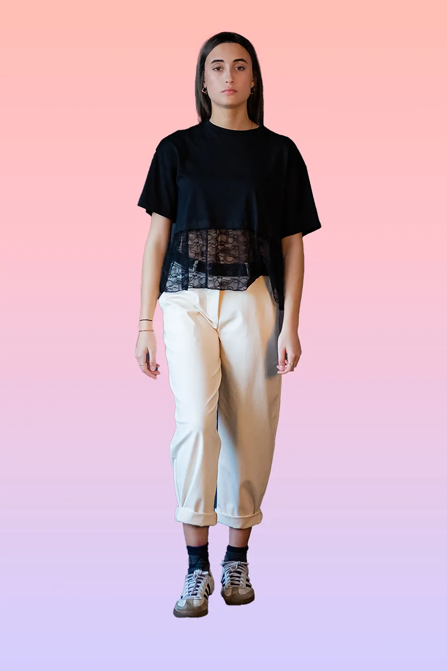 T-SHIRT CROP CON PIZZO SOTTO KIKISIX - immagine 3